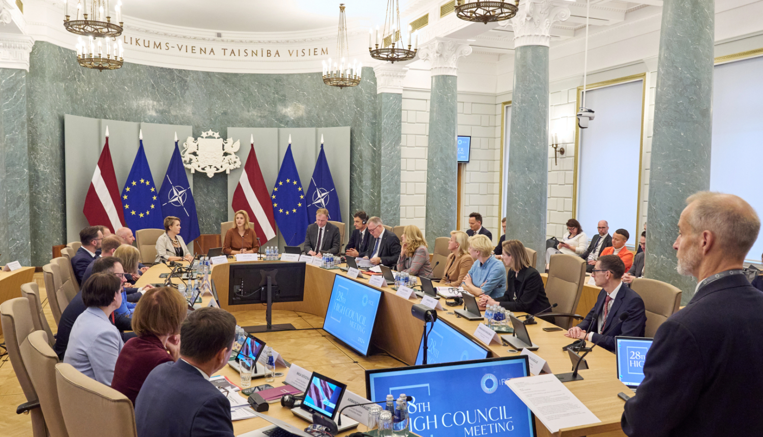 Ministru prezidente Evika Siliņa vada valdības un Ārvalstu investoru padomes Latvijā augsta līmeņa sanāksmi