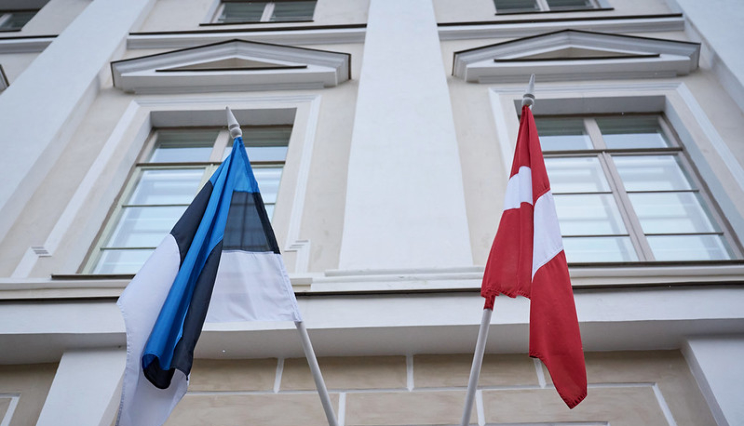 Igaunijas un Latvijas karogi