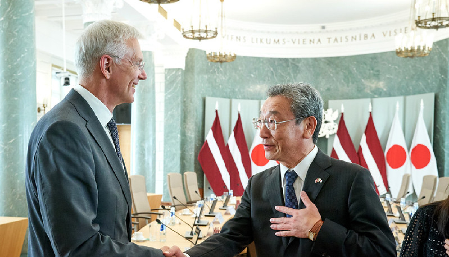 Kariņš un Nagahama