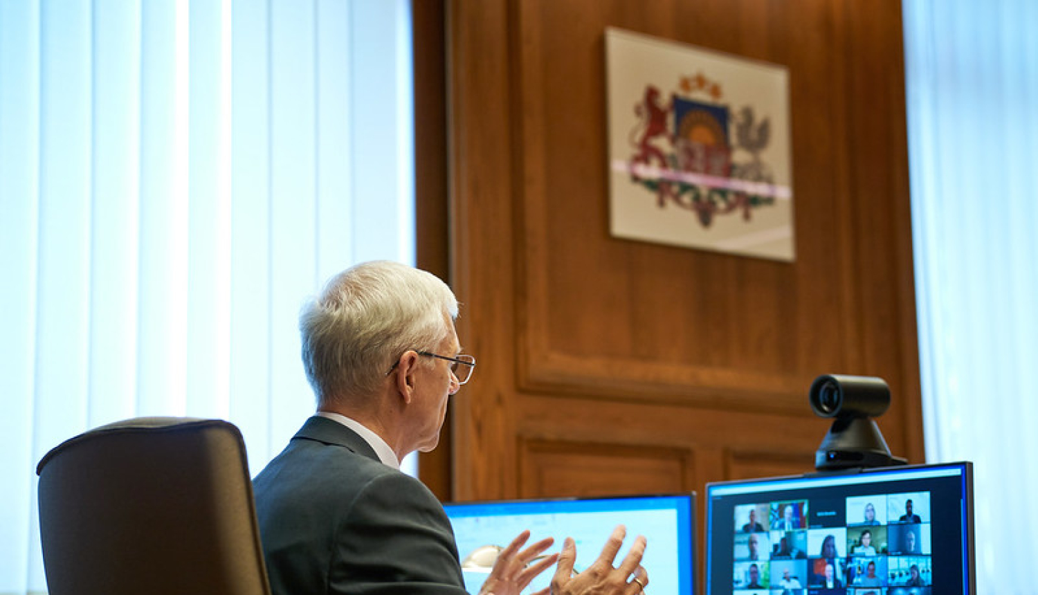 Kariņš, attālināti