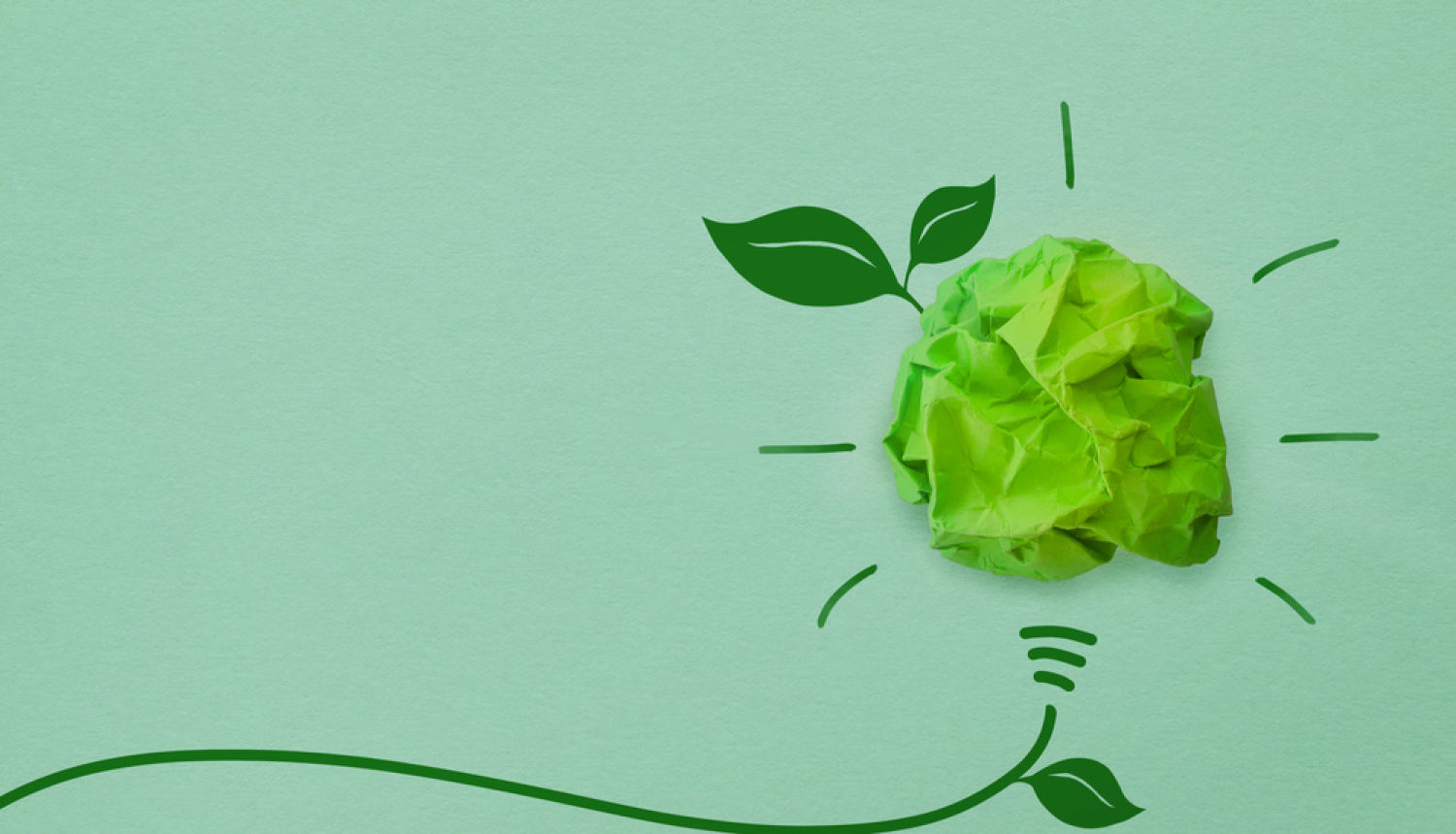 Zaļa papīra spuldze uz zaļa fona ar zaļām lapiņām. 