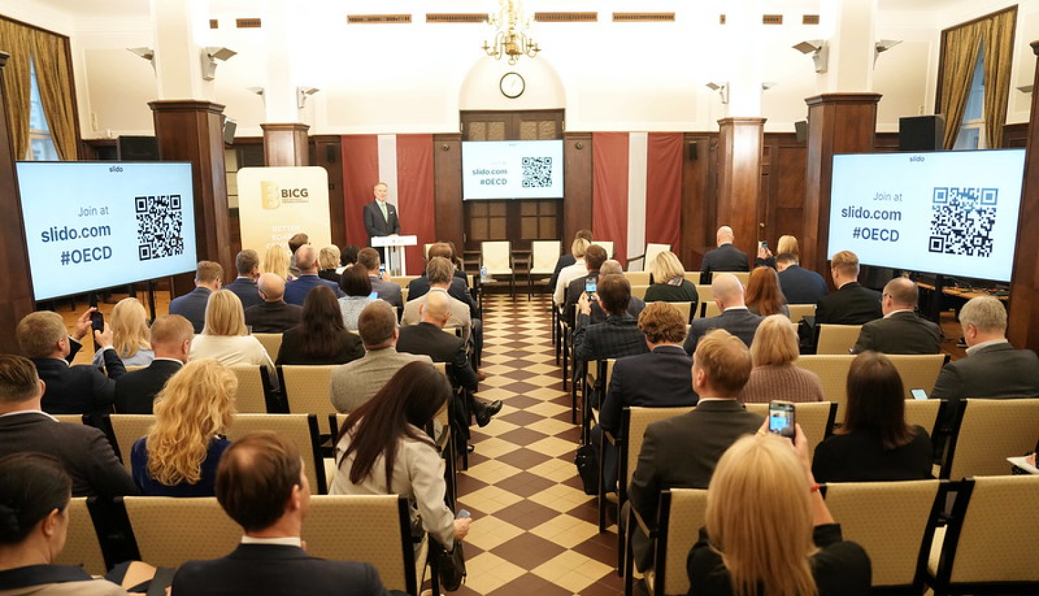 Foto no konferences. Dalībnieki.