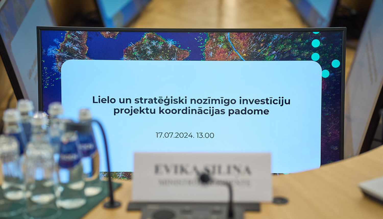 Teksts datorā: Lielo un stratēģiski nozīmīgo investīciju projektu koordinācijas padomes sēde. 