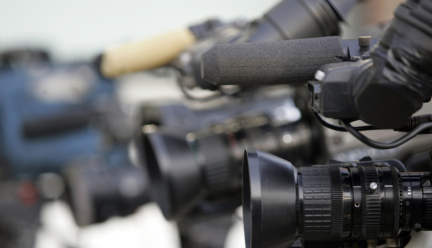 Kameras un mikrofoni