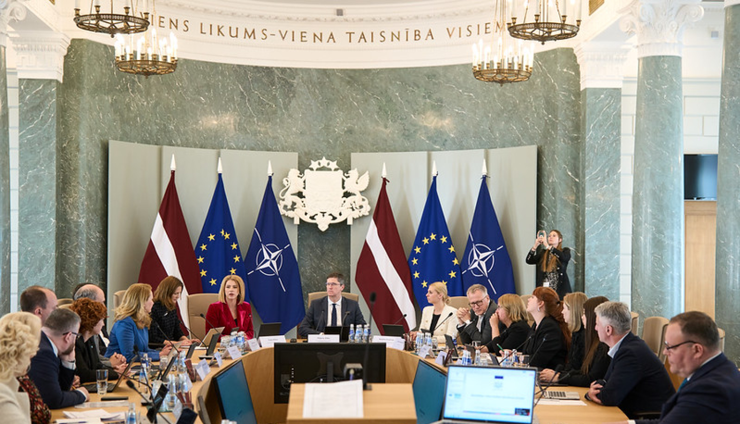 Memoranda padomes sēde 8. maijā. Sēdes dalībnieki MK Zaļajā zālē