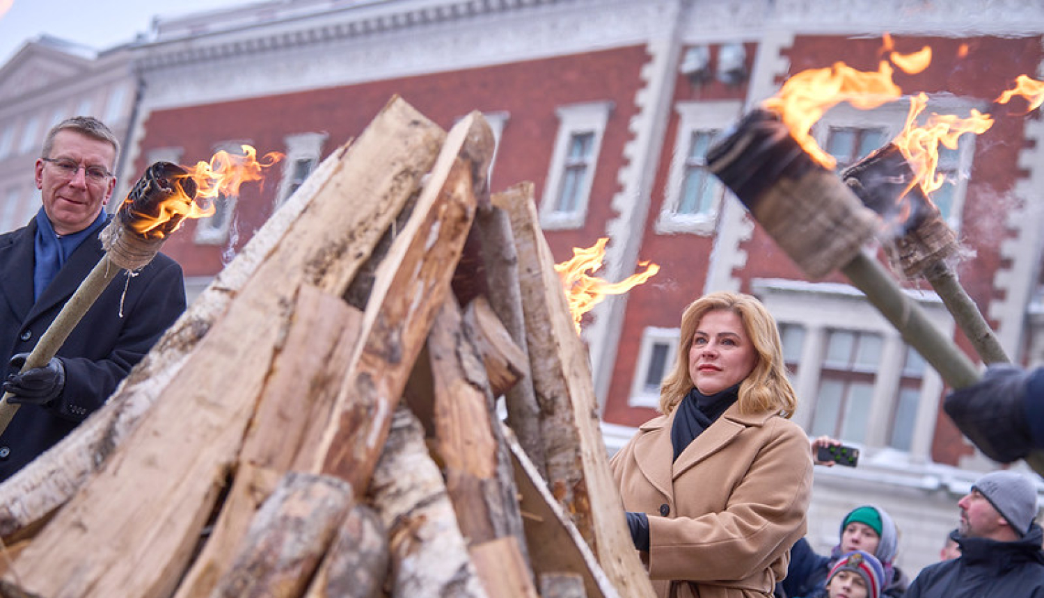 Ministru prezidente Evika Siliņa piedalās 1991. gada barikāžu atceres pasākumā