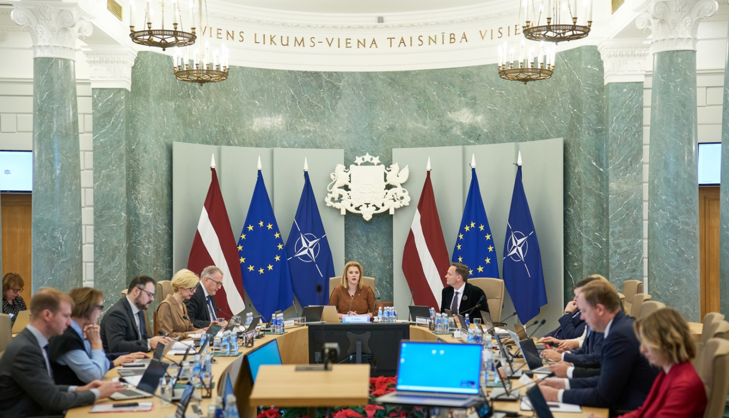 Valdības ministri piedalās Ministru kabineta sēdē