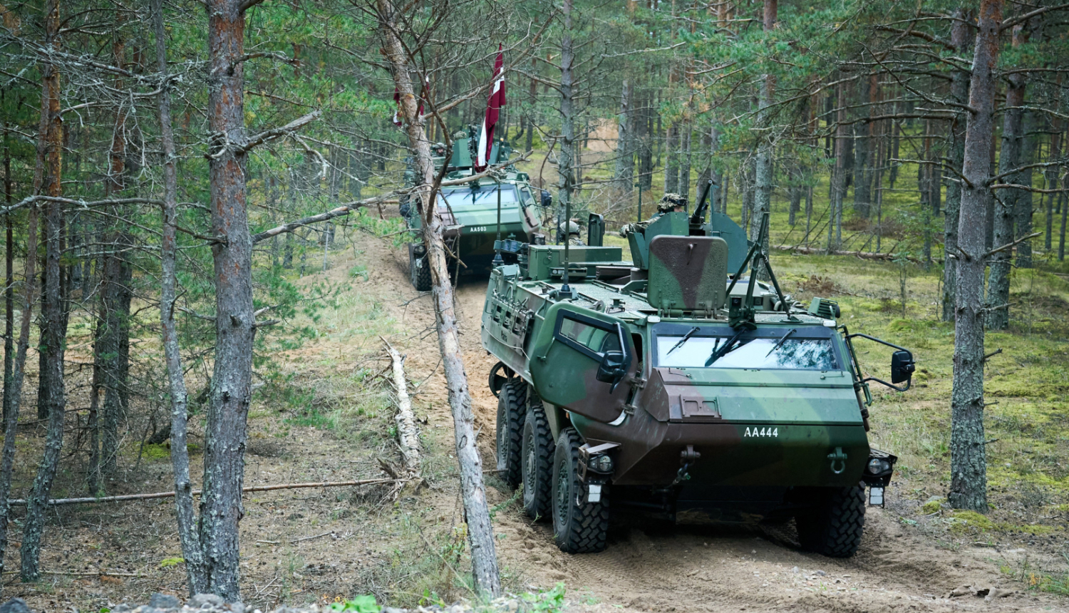 Militārie transportlīdzekļi