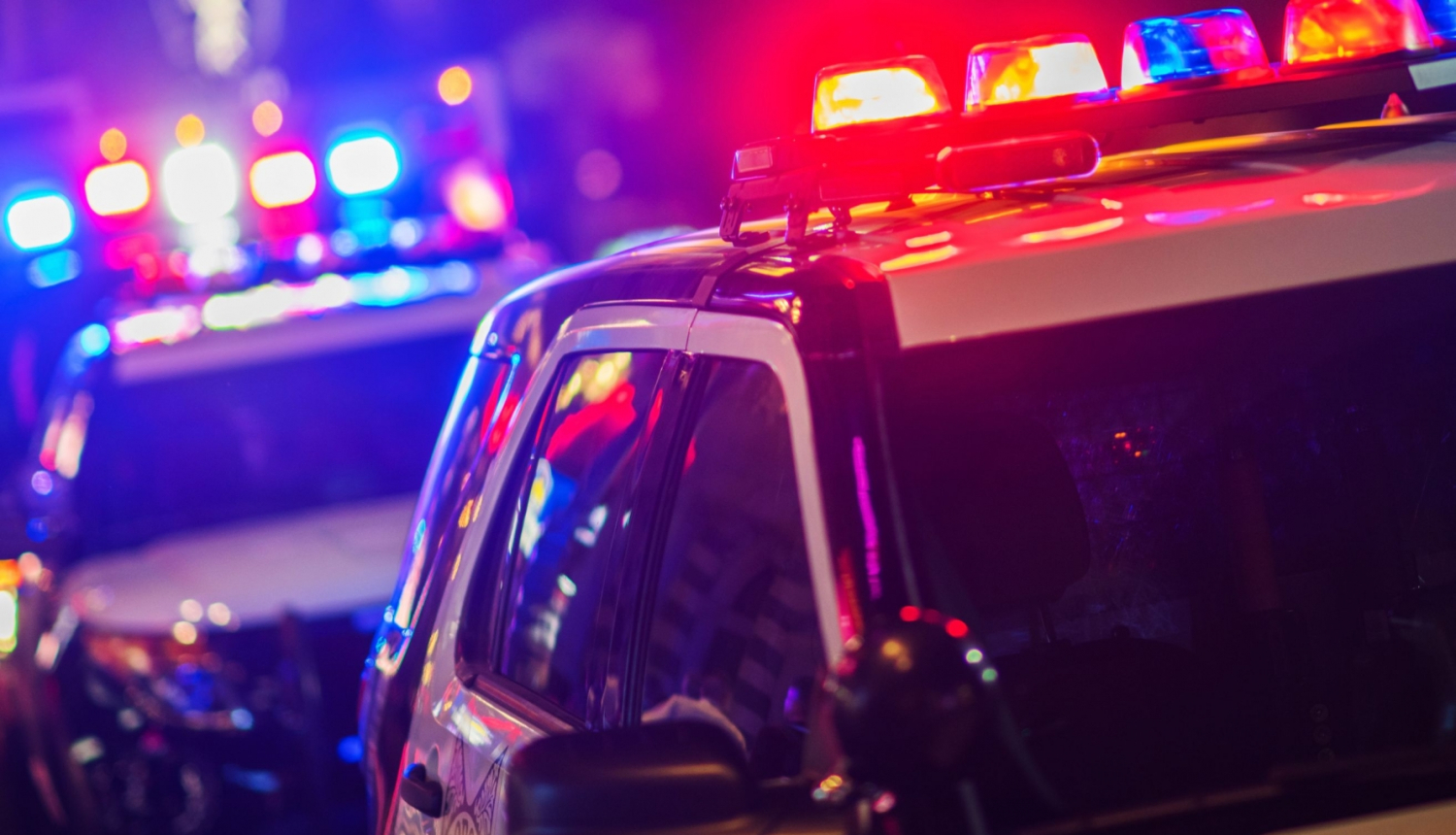 ilustratīvs attēls: policijas auto; avots: unsplash.com