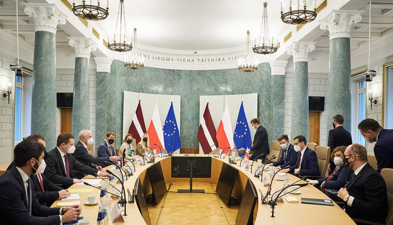 Ministru prezidents Krišjānis Kariņš un Polijas premjerministrs Mateušs Moraveckis