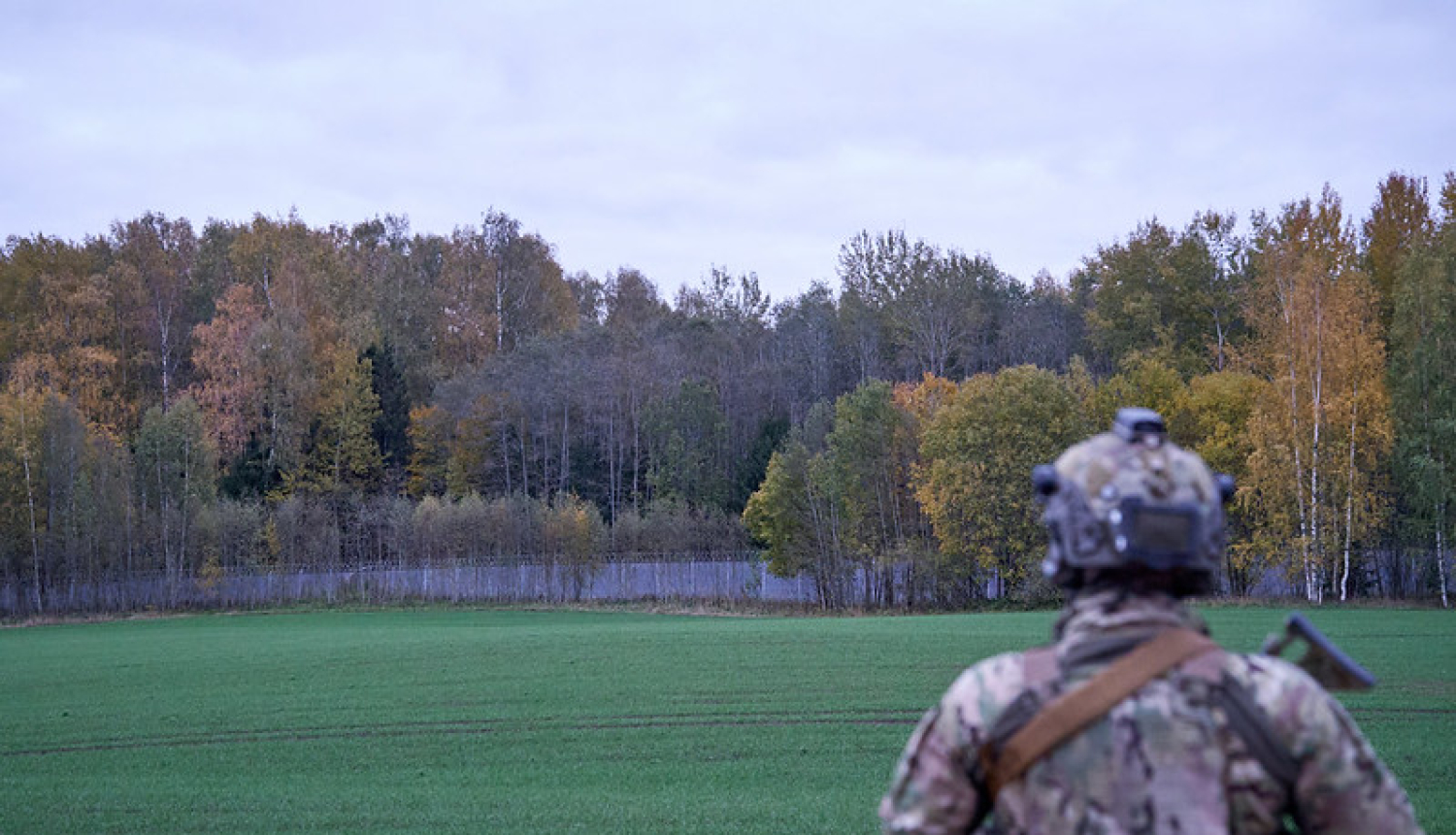 Robežsargs pie robežas