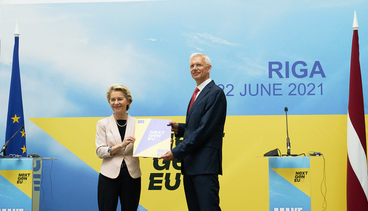 Foto: Ministru prezidents Krišjānis Kariņš un EK priekšsēdētāja Urzula fon der Leiena