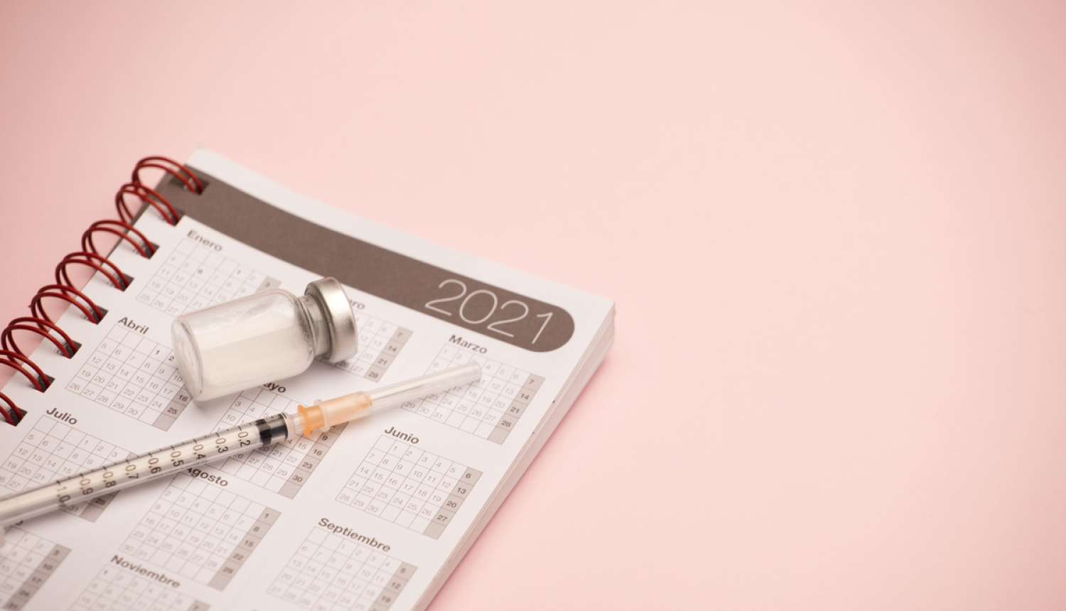 Kalendārs un šļirce