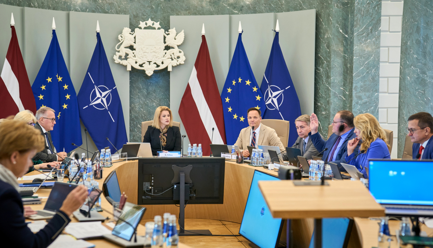 Valdības ministri piedalās Ministru kabineta sēdē