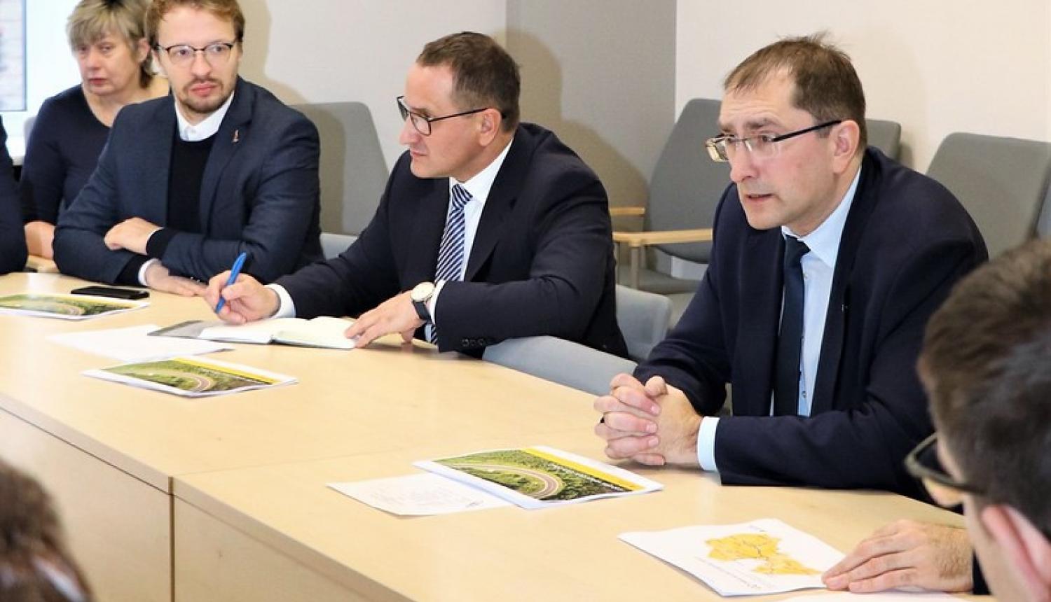 Baltijas transporta ministri turpinās virzīt “Rail Baltica” kā galveno prioritāti