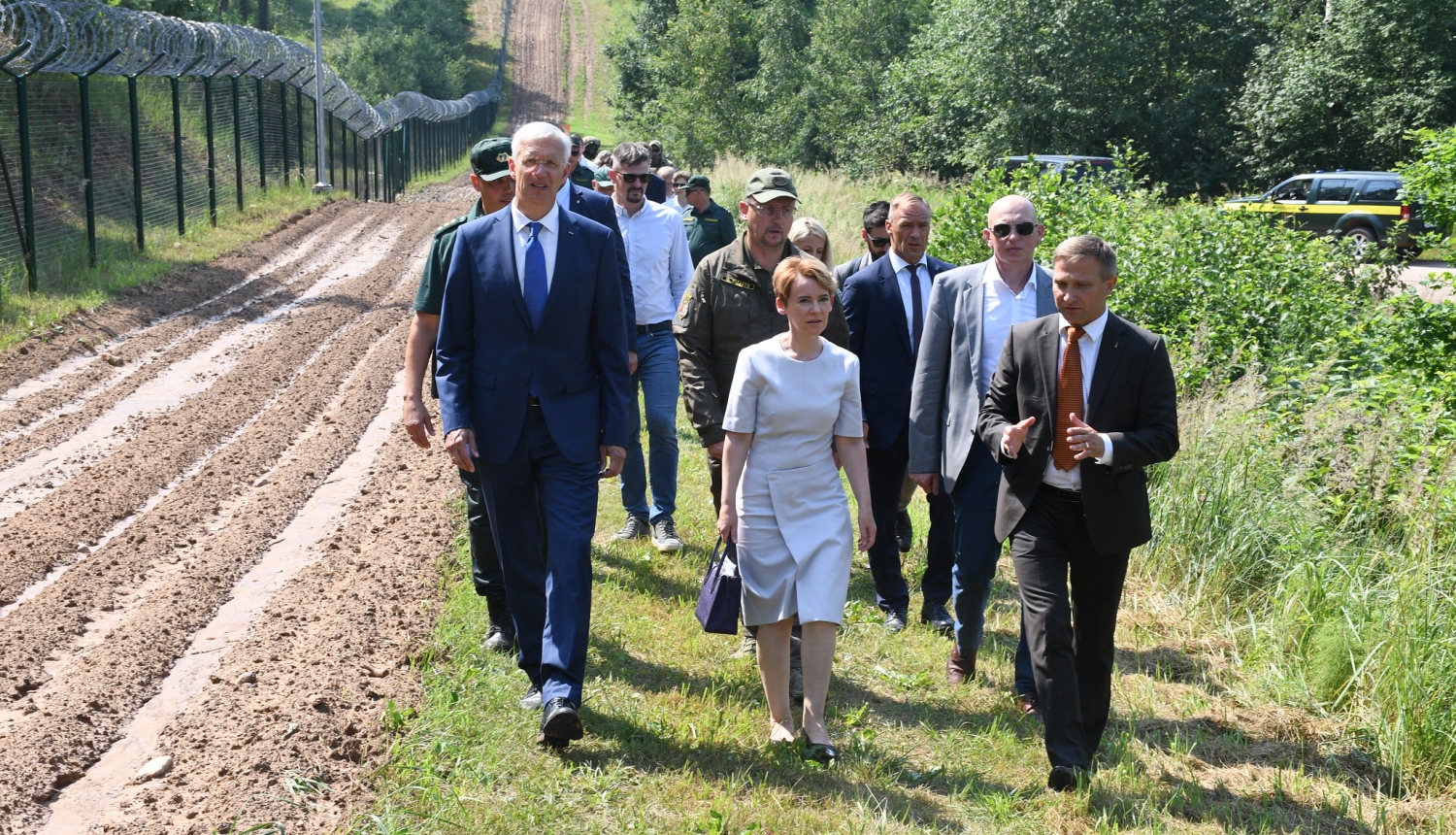 Ministru prezidents un delegācija pie Baltkrievijas robežas