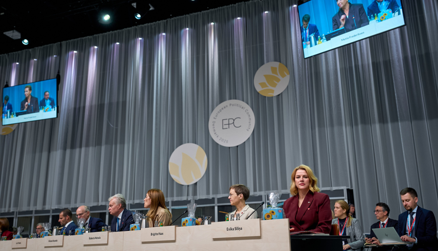 Ministru prezidente Evika Siliņa piedalās Eiropas politiskās kopienas septītajā sanāksmē