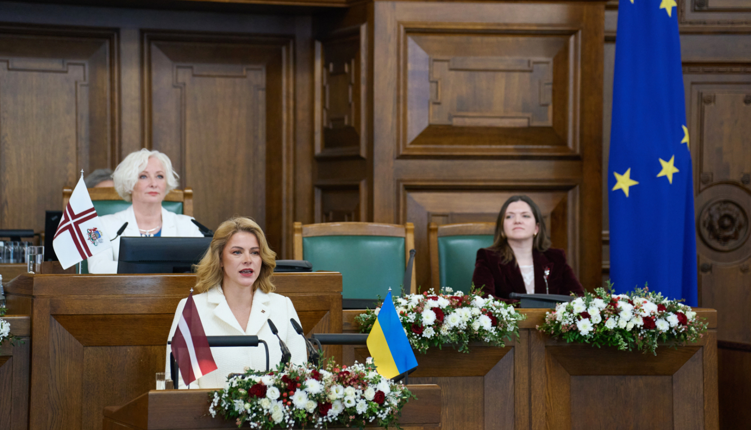 Ministru prezidente Evika Siliņa saka runu Saeimas svinīgajā sēdē par godu Latvijas Republikas Neatkarības atjaunošanas gadadienai