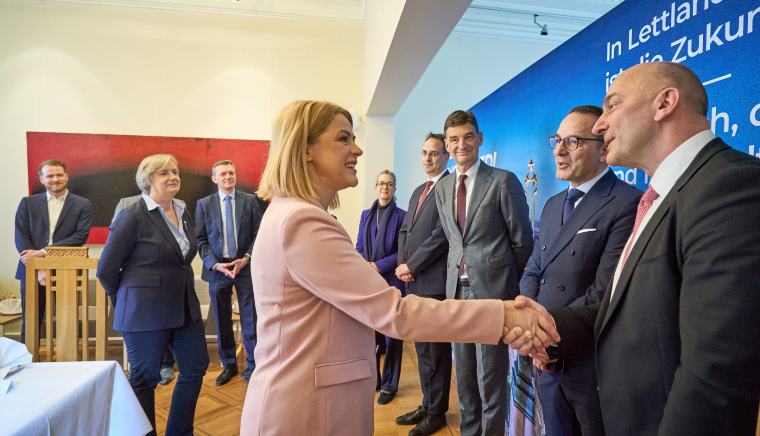 Ministru prezidente Evika Siliņa tiekas ar Vācijas uzņēmēju pārstāvjiem Berlīnē