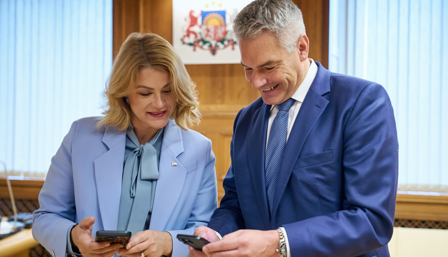 Ministru prezidente Evika Siliņa tiekas ar Eiropas Investīciju bankas viceprezidentu Karlu Nēhammeru