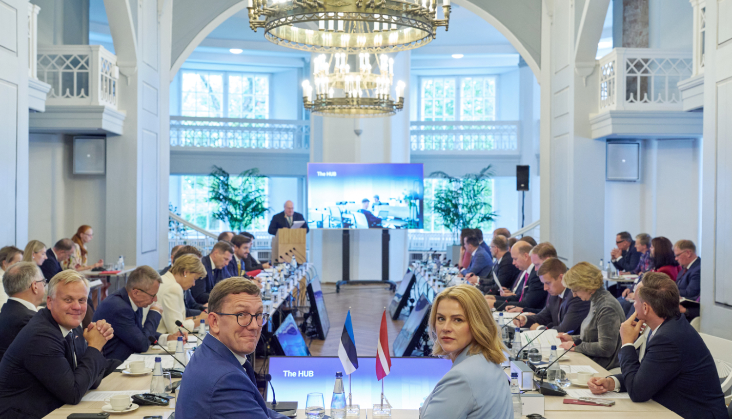Ministru prezidente Evika Siliņa kopā ar Igaunijas premjerministru Kristenu Mihalu vada Igaunijas un Latvijas valdību kopīgo sēdi Tartu