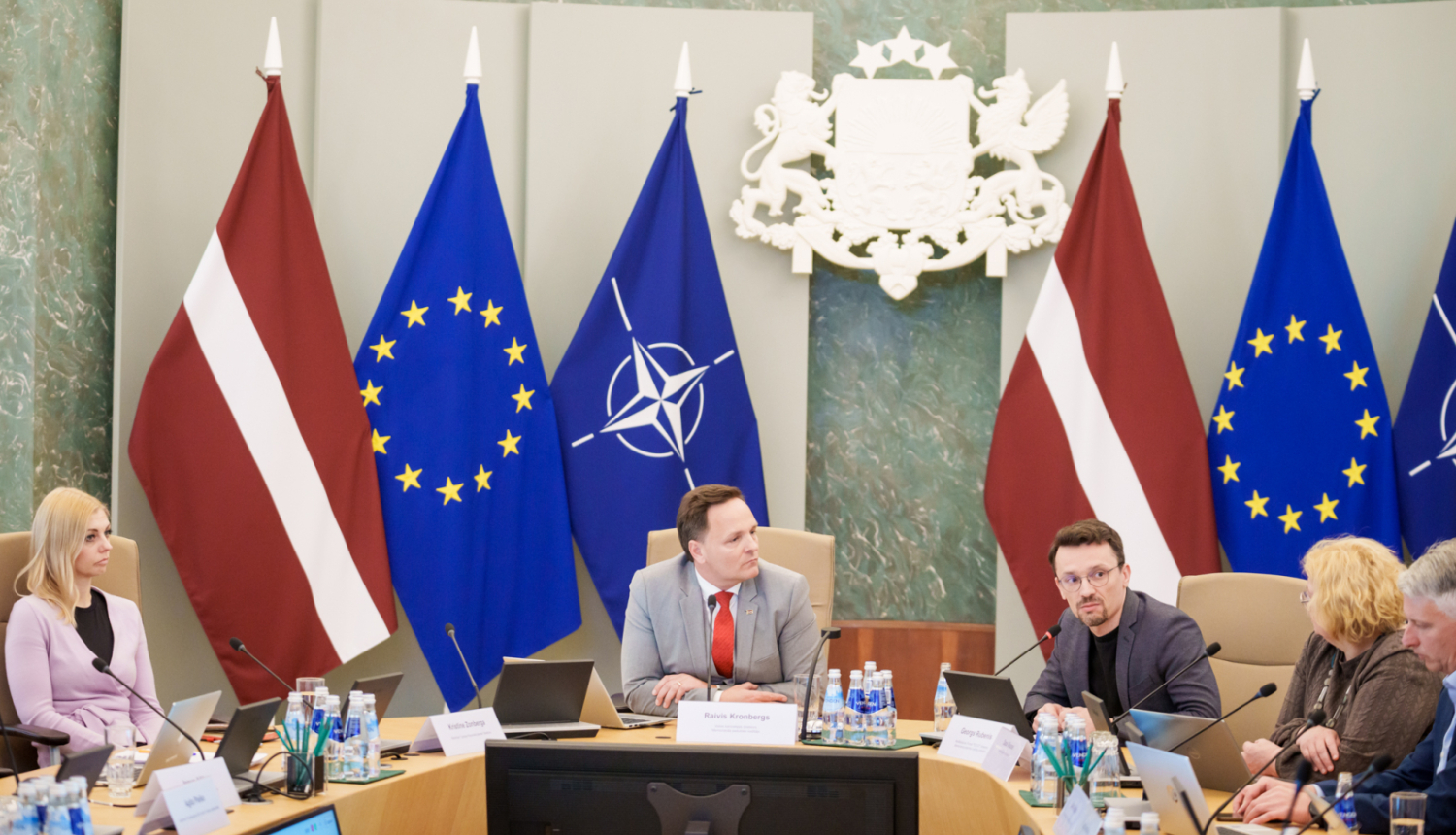 Nevalstisko organizāciju un Ministru kabineta sadarības memoranda padomes sēde, to vada Valsts kancelejas direktors Raivis Kronbergs