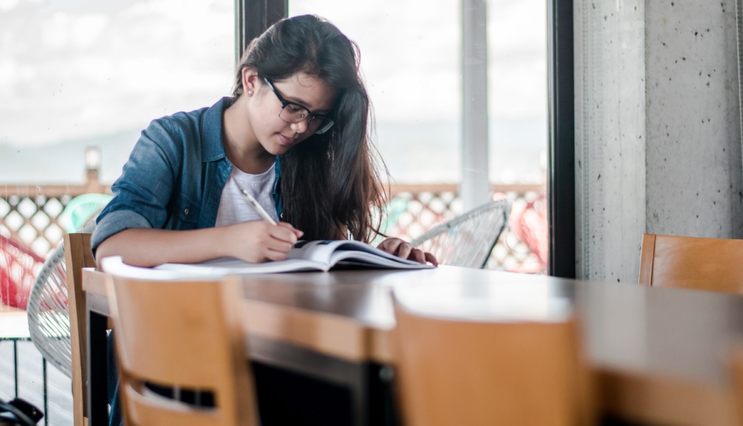 Valdība atbalsta papildu finansējuma piešķiršanu studiju un studējošā kredītiem