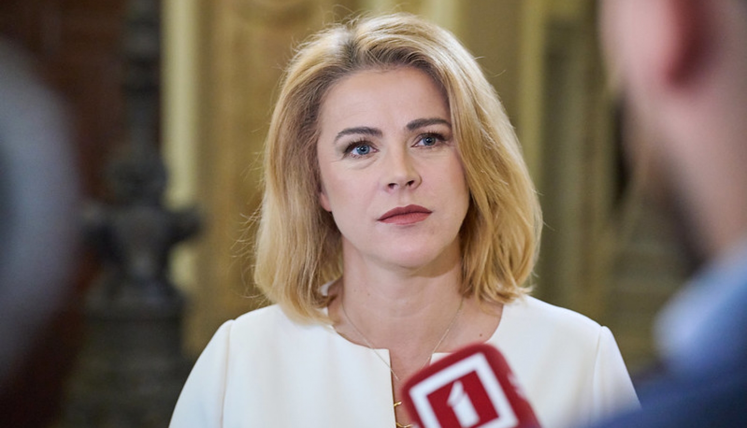 Evika Siliņa sniedz interviju