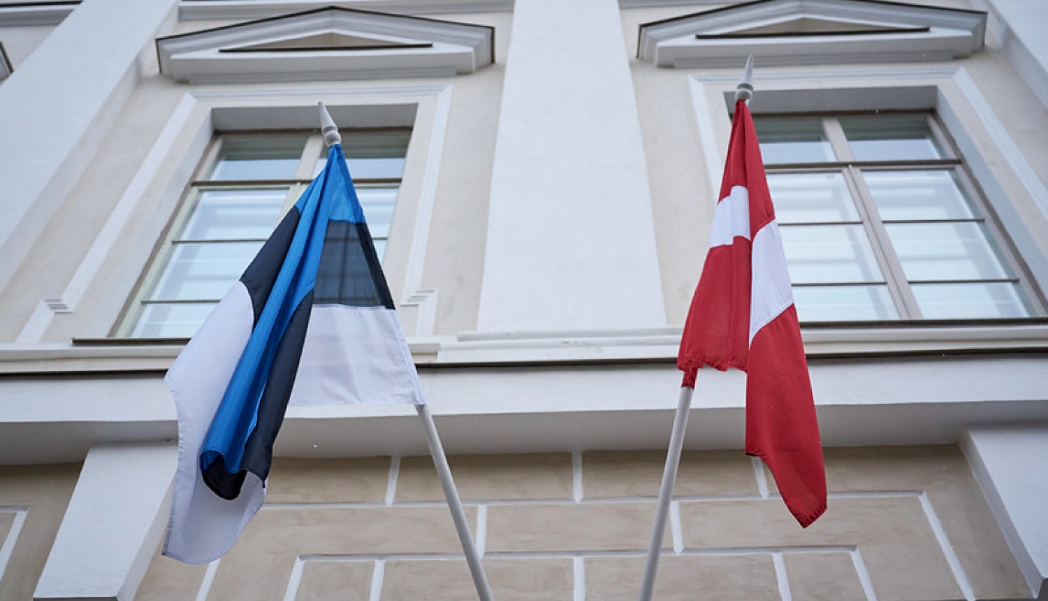 Igaunijas un Latvijas karogi