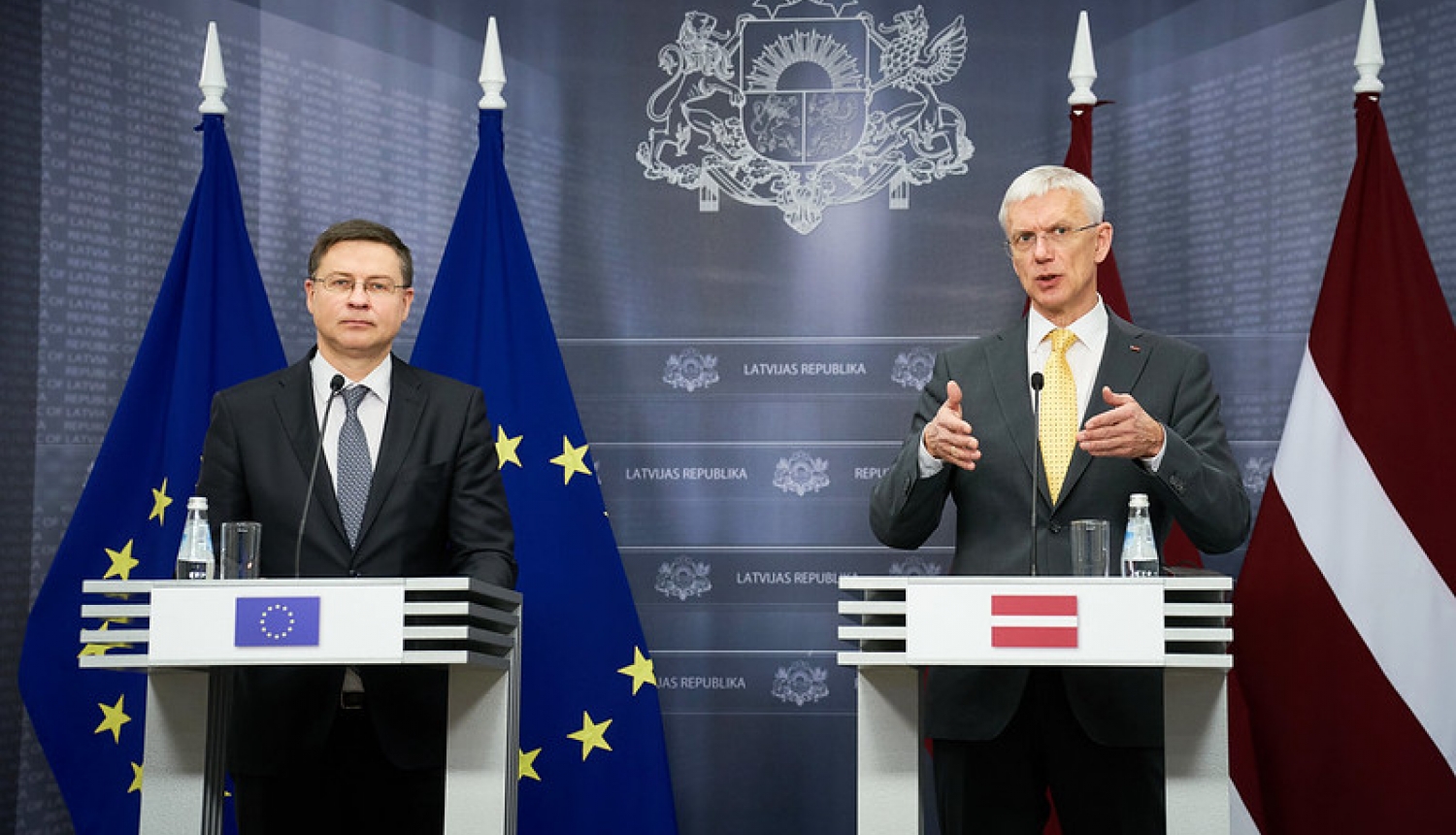 K.Kariņš un V.Dombrovskis