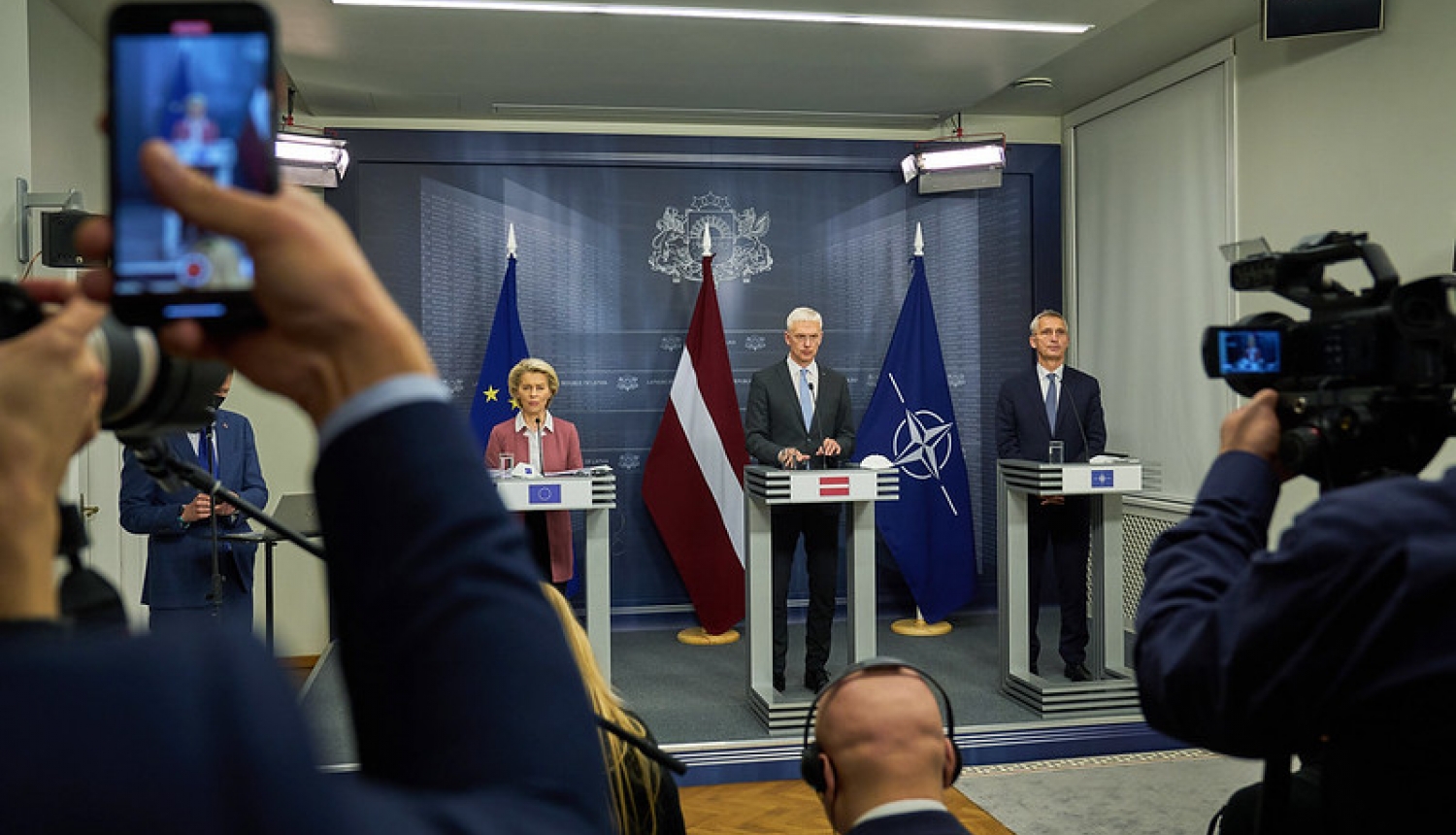 Ministru prezidents Krišjānis Kariņš tiekas ar Eiropas Komisijas priekšsēdētāju Urzulu fon der Leienu un NATO ģenerālsekretāru Jensu Stoltenbergu 