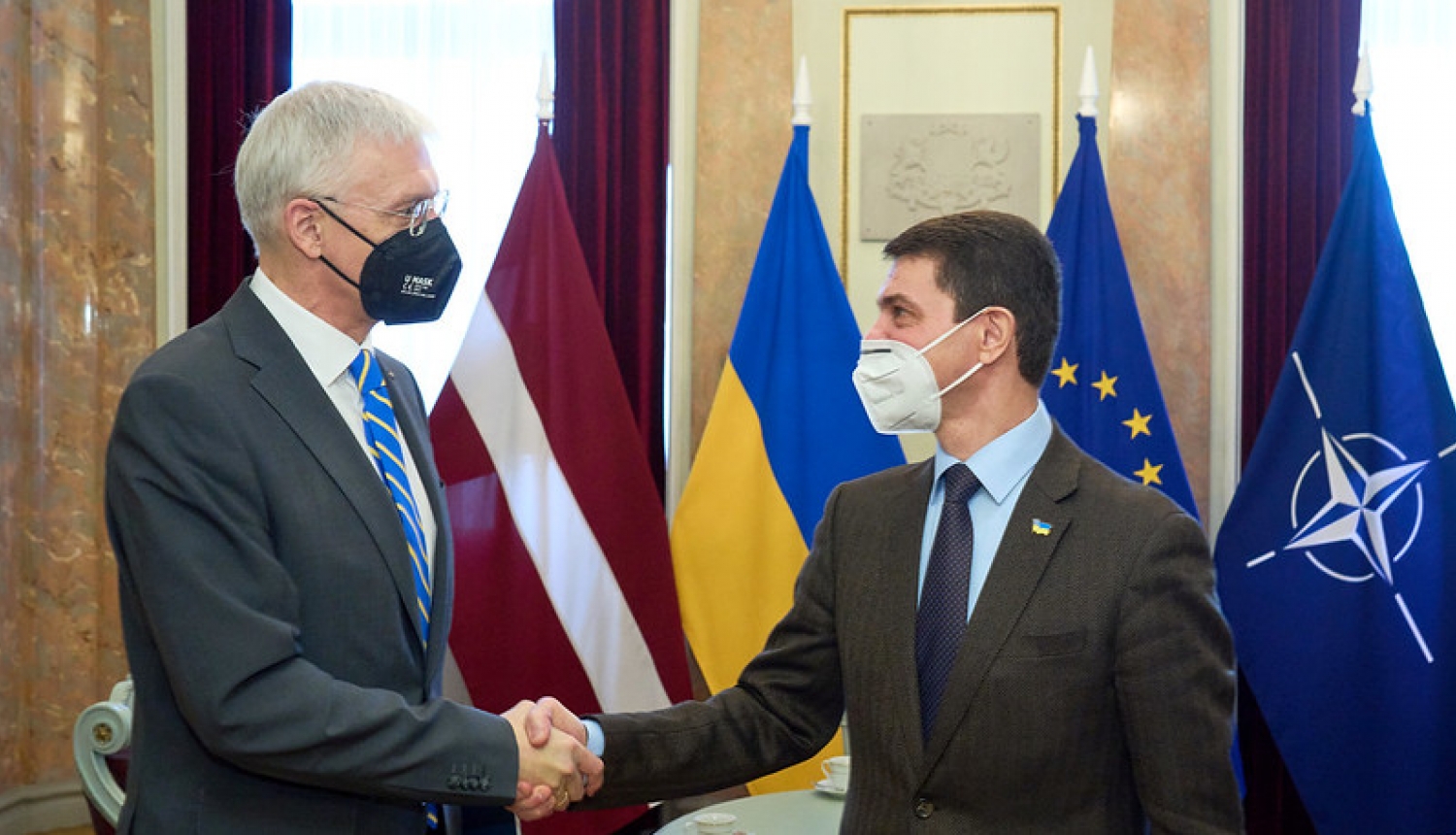 Krišjānis Kariņš kopā ar Ukrainas vēstnieku Latvijā Oleksandru Miščenko