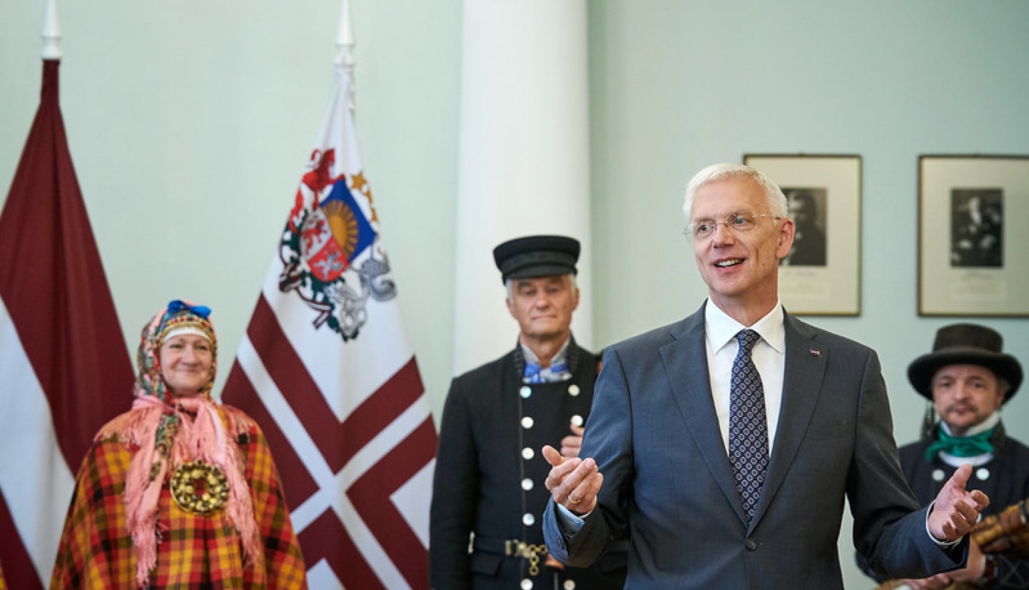 Kariņš sveic Dziesmu un deju svētku organizatorus