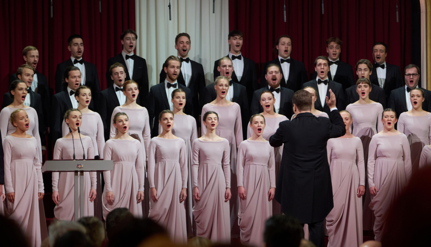 Jauniešu koris "Kamēr..."