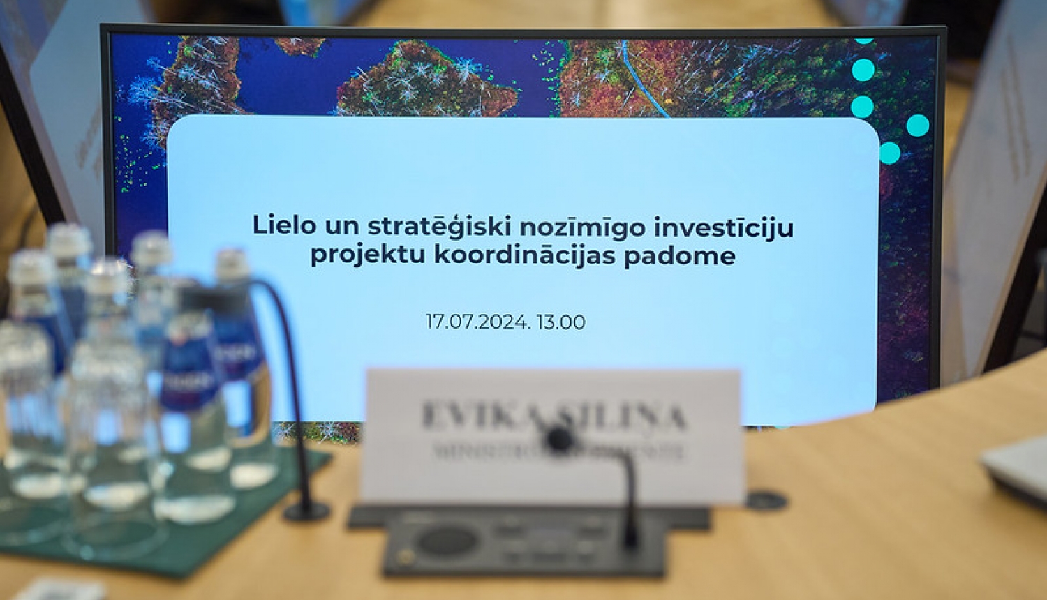 Teksts datorā: Lielo un stratēģiski nozīmīgo investīciju projektu koordinācijas padomes sēde. 