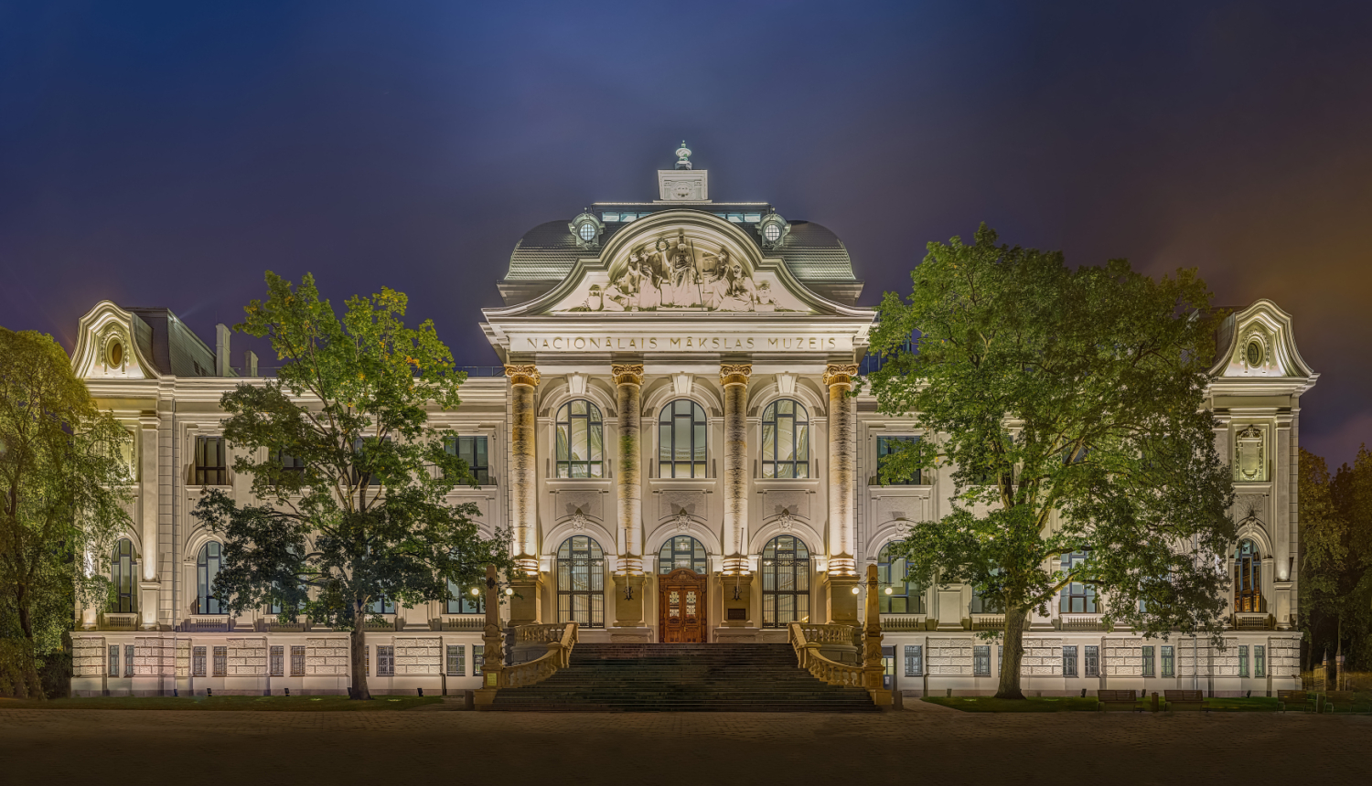 Latvijas Nacionālā mākslas muzeja fasāde