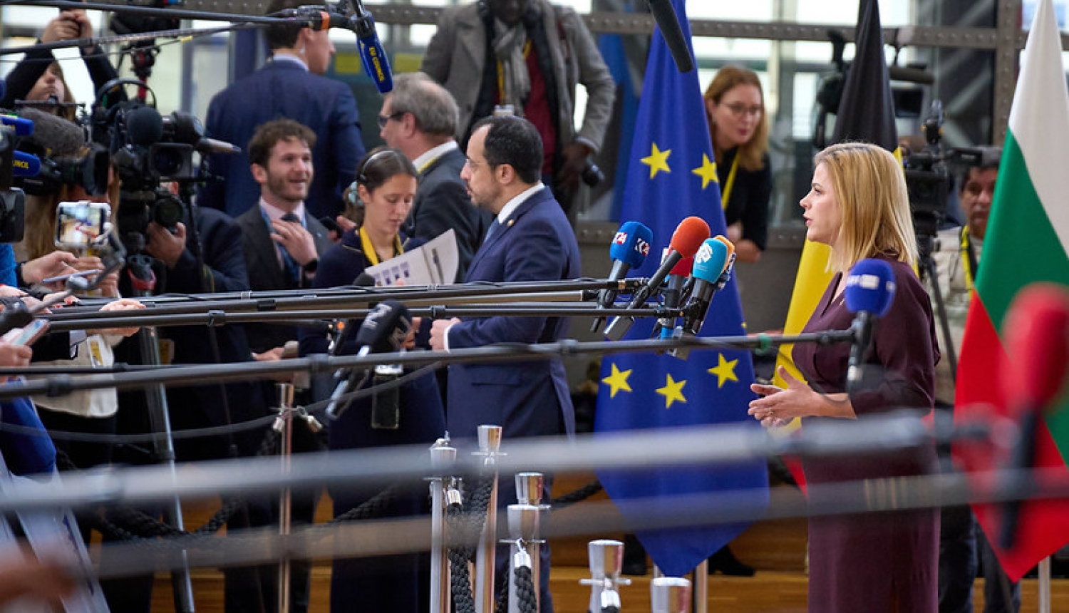 Ministru prezidente Evika Siliņa Eiropadomē atbild uz mediju pārstāvju jautājumiem. 