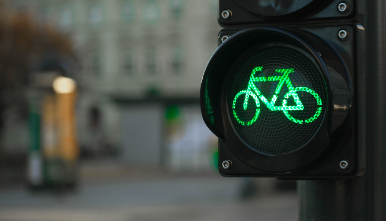 Luksoforā redzama zaļā gaisma velosipēdiem